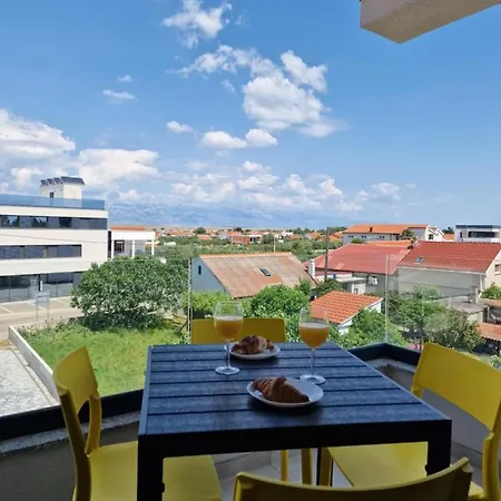 Apartment Sea And Rock Vir