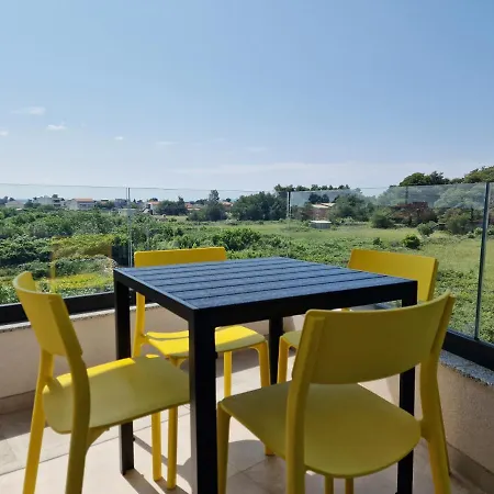Apartment Sea And Rock Vir