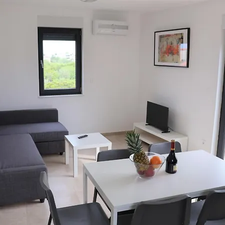 Sea And Rock Apartment Vir